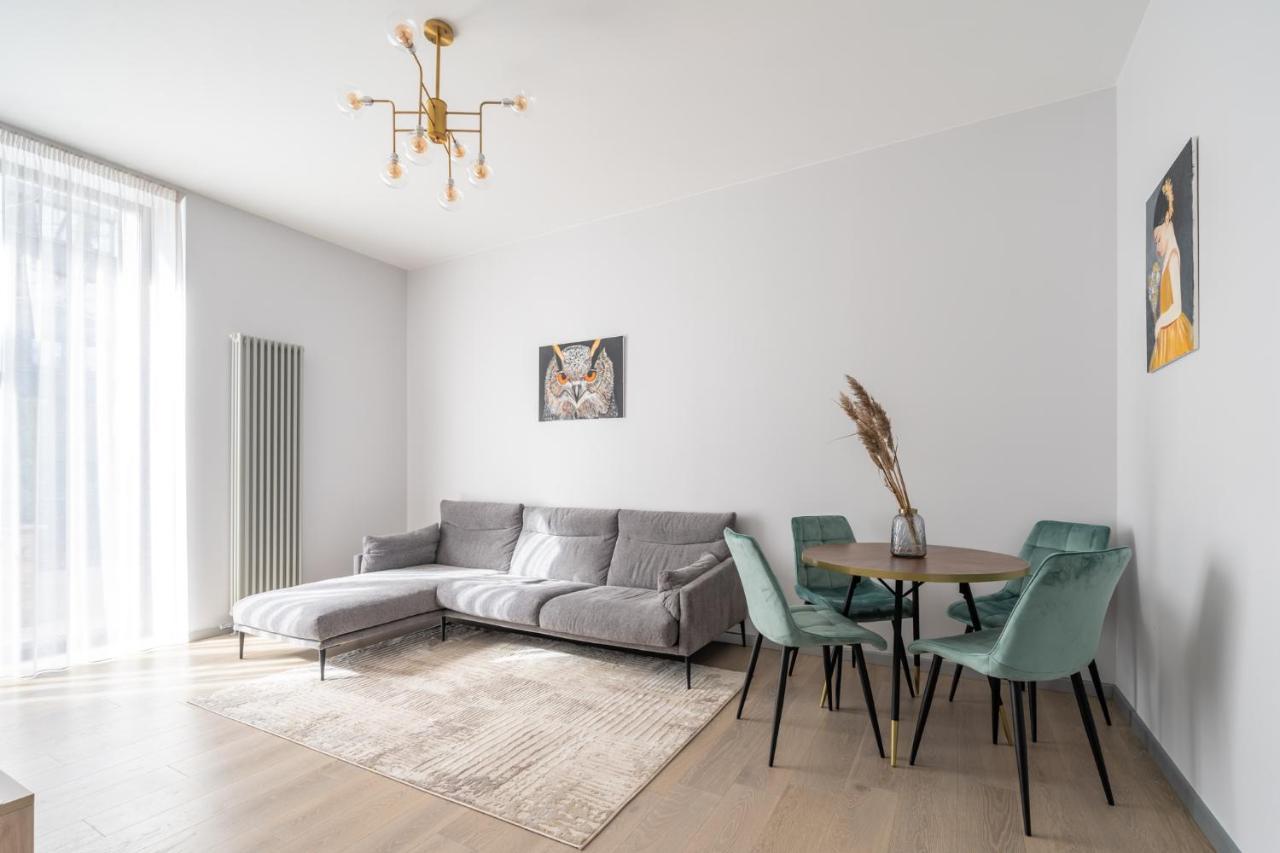 New Comfortable 2 Bedroom W/big Terrace Apartment *